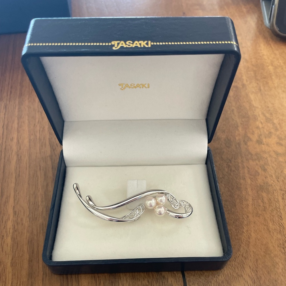 Tasaki Silver Pearl Brooch - Great gift 🎁